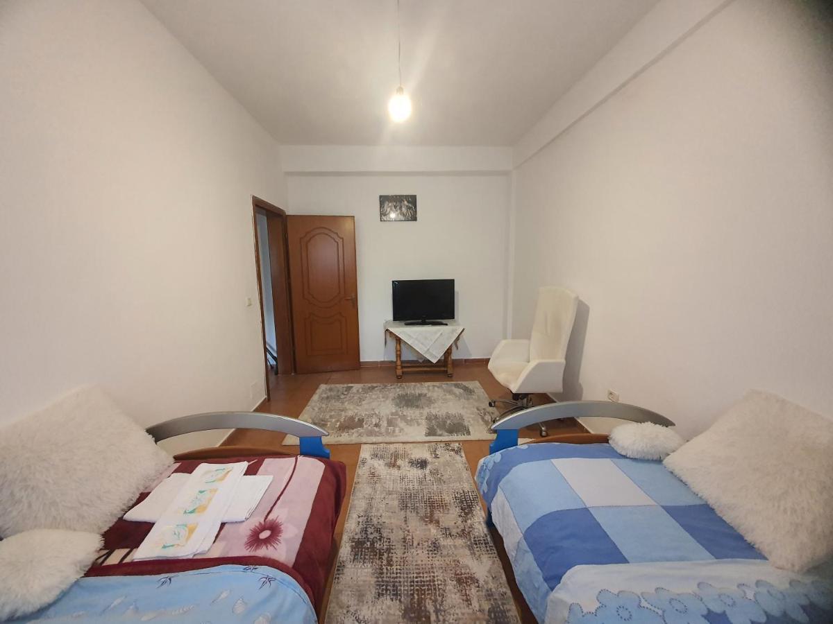 ティラナ Spacious House With A Big Garden And Fire Pitヴィラ エクステリア 写真